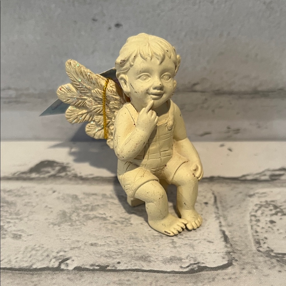 Vintage  Cream cherub  Figurine with Wings plant sitter Angel Star floral angel